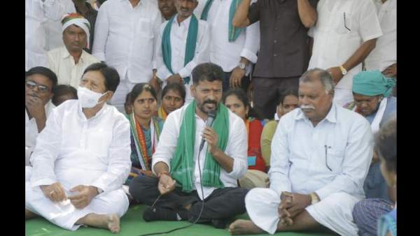 ఐజీ ప్రభాకర్ రావు ఖాసిం రిజ్వీలా వ్యవహరిస్తున్నారు