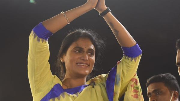YS Sharmila to launch Party flag at YSR Ghat in Idupulapaya YS Sharmila to launch Party flag at YSR Ghat in Idupulapaya