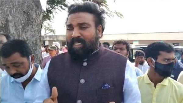 అజ్ఞాతంలోకి బళ్లారి శ్రీరాములు