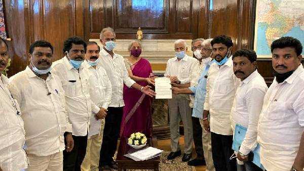 నిర్మలమ్మతో సాయిరెడ్డి భేటీ