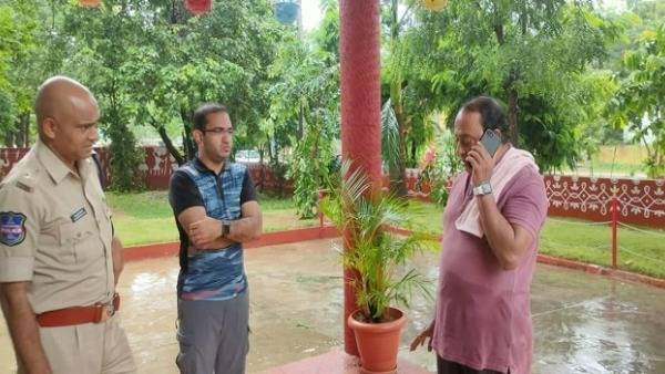 viral video: heavy rains in telangana, nirmal worst affected, fishing on roads, cm kcr calls min ik reddy viral video: heavy rains in telangana, nirmal worst affected, fishing on roads, cm kcr calls min ik reddy