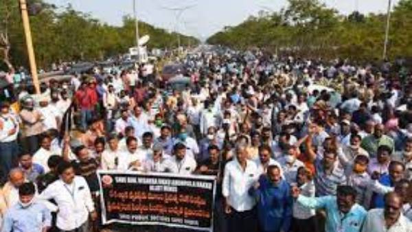 భారీగా ఆందోళనలో కార్మికులు, ఉద్యోగులు