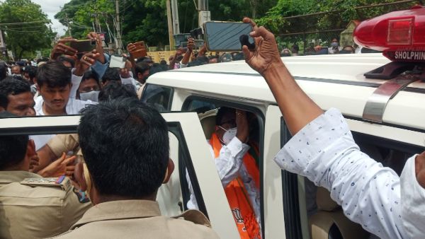 టిప్బుసుల్తాన్ విగ్రహంపై రచ్చ రచ్చ