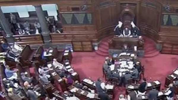 వెల్లోకి దూసుకెళ్లిన వైసీపీ