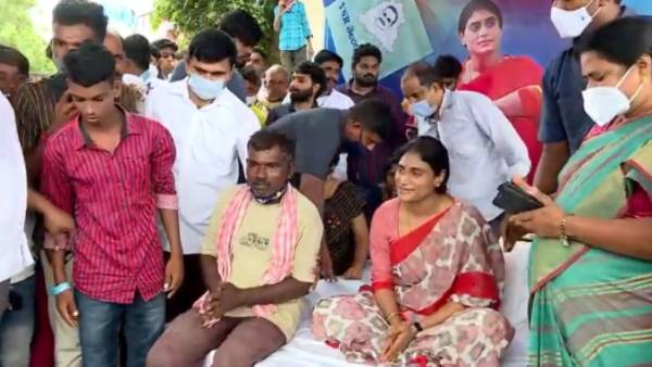 YSRTP Chief YS Sharmila launched Nirudyoga Nirahara Deeksha at Wanaparthy YSRTP Chief YS Sharmila launched Nirudyoga Nirahara Deeksha at Wanaparthy