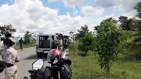 రింగ్ రోడ్డు నుంచి ఫాలో అయిన కామాంధులు