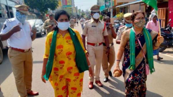 తేలిపోయిన ఇన్ సైడర్