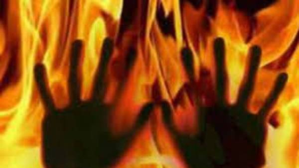 Kurnool: A man who fell fire was burnt alive Kurnool: A man who fell fire was burnt alive