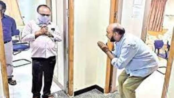 అధికారులపై జేసీ వినూత్న నిరసన ... వంగి వండి దండాలు పెట్టి