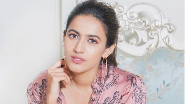భర్తకు సర్ప్రైజ్ ప్లాన్ చేసిన నిహారిక