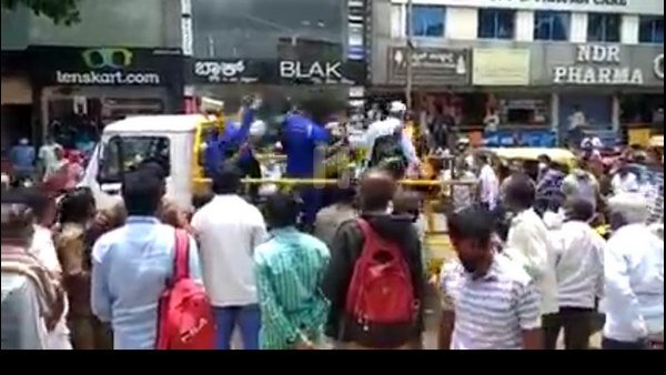 లాఠీచార్జ్