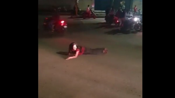 రోడ్డుపైనే ఇలా..