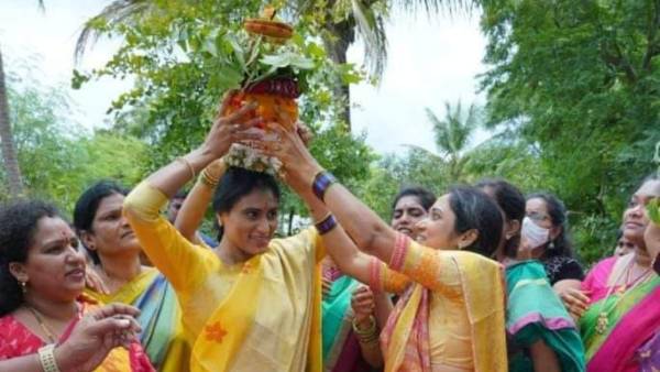 ys sharmila offers bonam participated in celebrations at her friends house ys sharmila offers bonam participated in celebrations at her friends house
