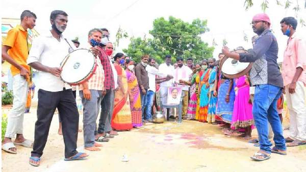 వాసాలమర్రిలో ఇంటింటికీ తిరిగిన కేసీఆర్