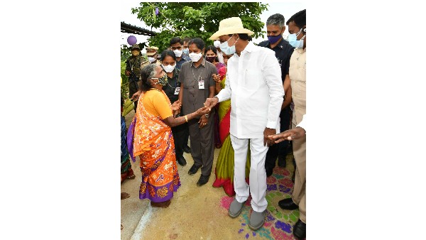 వాసాలమర్రి ప్రజల కష్టాలు తీర్చిన కేసీఆర్