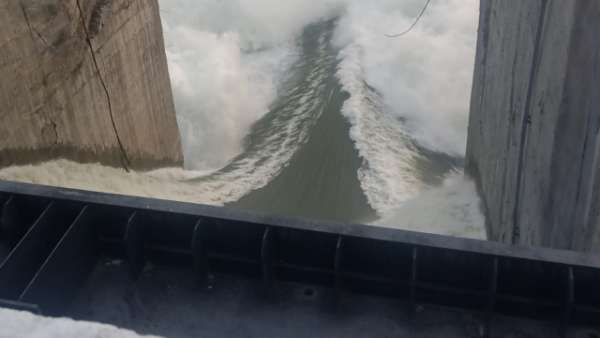Pulichintala dam gate no. 16 washed away by krishna river flood flow Pulichintala dam gate no. 16 washed away by krishna river flood flow