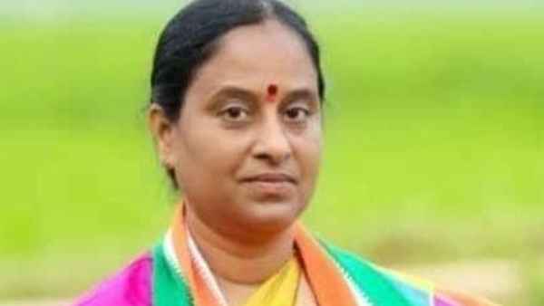 హుజురాబాద్ లో గట్టి పోటీ ఇచ్చే బలమైన అభ్యర్థి కోసం కాంగ్రెస్ కసరత్తు .. కొండా సురేఖ పేరు