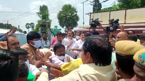 జగన్ పై టీడీపీ నేతలను రెచ్చగొడుతున్న బాబు క్షమాపణ చెప్పాల్సిందే : జోగి రమేష్