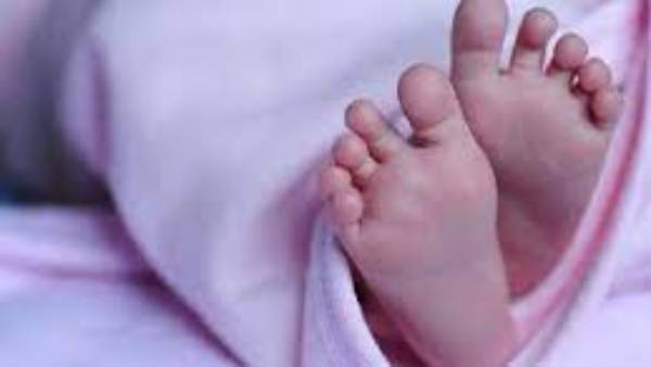 Bhadradri Kothagudem baby died after biting around his belly in the name of healing stomachache Bhadradri Kothagudem baby died after biting around his belly in the name of healing stomachache