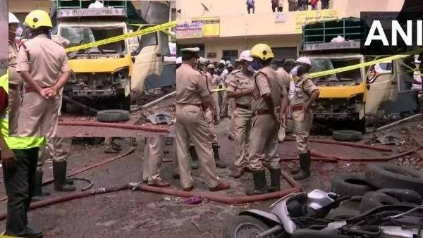 Three dead, few injured in huge blast in Bengaluru godown. Three dead, few injured in huge blast in Bengaluru godown.
