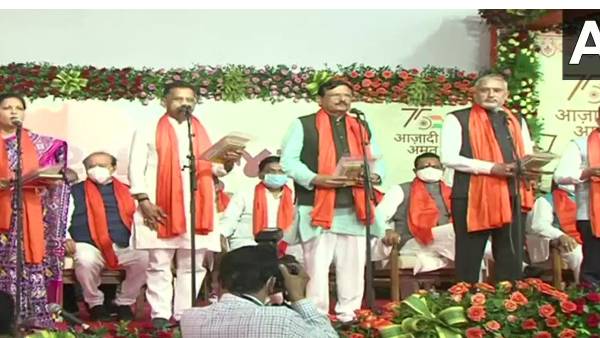 bjp follows kerala communist formula in gujarat cabinet formation with all new faces including cm bjp follows kerala communist formula in gujarat cabinet formation with all new faces including cm