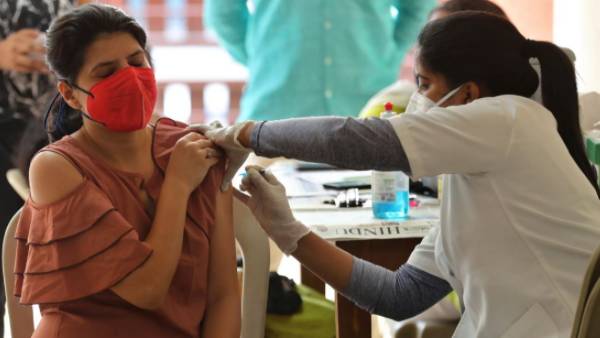 వెంటాడుతున్న ధర్డ్ వేవ్ భయాలు