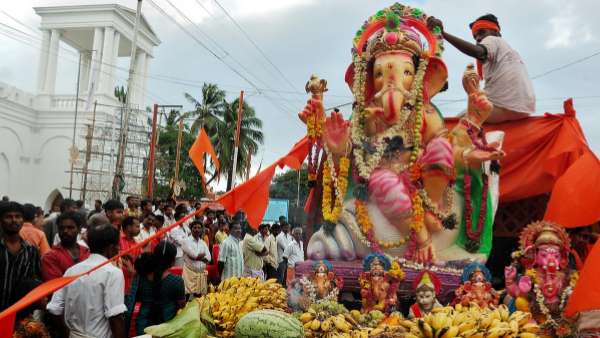 బీజేపీ డబుల్ గేమ్ ఇలా