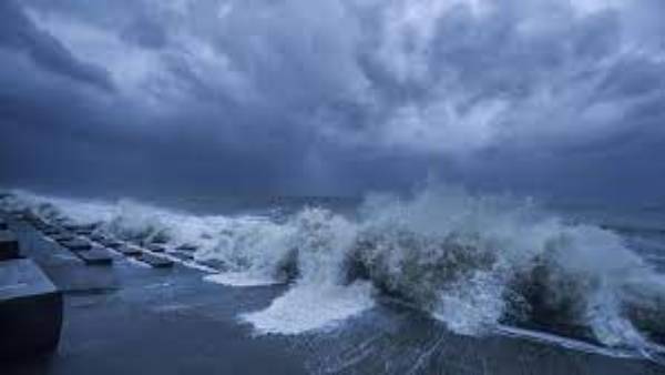 Cyclone Gulab affect:heavy rain lashes in AP Cyclone Gulab affect:heavy rain lashes in AP