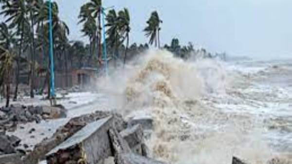 gulab cyclone landfall process begins and it completes in next 3 hrs gulab cyclone landfall process begins and it completes in next 3 hrs