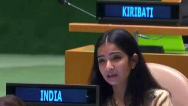 స్నేహ దుబే..ఎవరంటూ సెర్చింగ్ లో