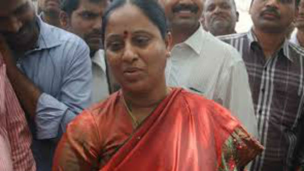 మంత్రుల మకాం..