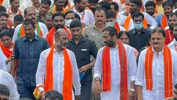 కేసీఆర్.. రైతులకు ఇచ్చిన హామీలు నిలబెట్టుకోండి: బండి సంజయ్