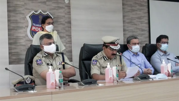 లొంగిపోయిన మావోయిస్టు శారదక్క :