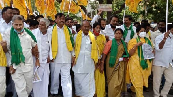 రైతాంగ సమస్యల పరిష్కారానికి నేను సైతం రైతుల కోసం అంటూ టీడీపీ నాయకులు