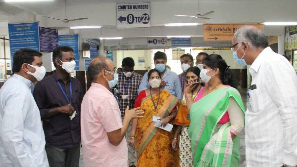 రైల్వే స్టేషన్ వెనుక సత్రాలు పరిశీలించిన సదా భార్గవి