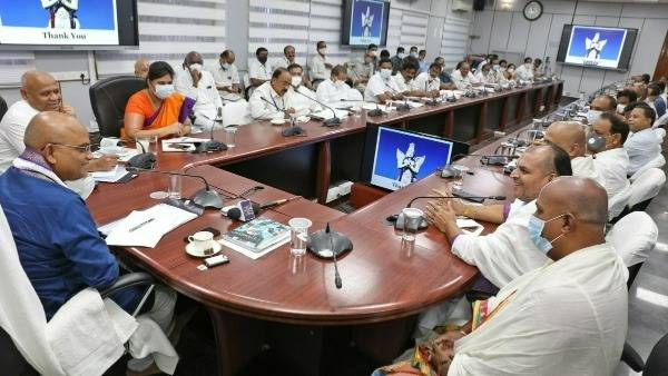 కాలినడక భక్తులకు లైన్ క్లియర్