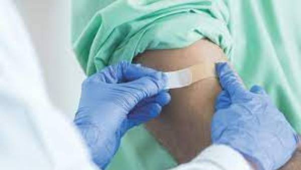 nurse Neglected while giving vaccine nurse Neglected while giving vaccine