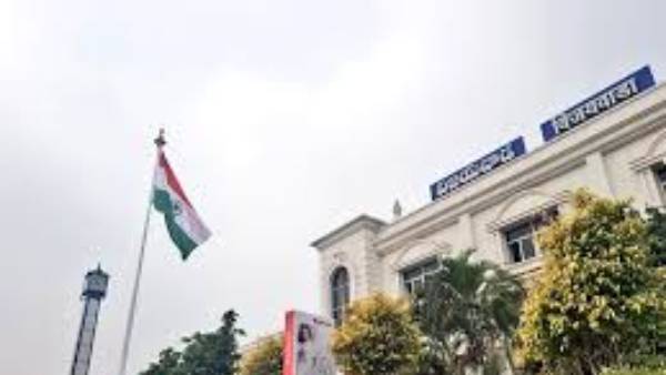 రైల్వే కాలనీ సైతం అమ్మకానికి