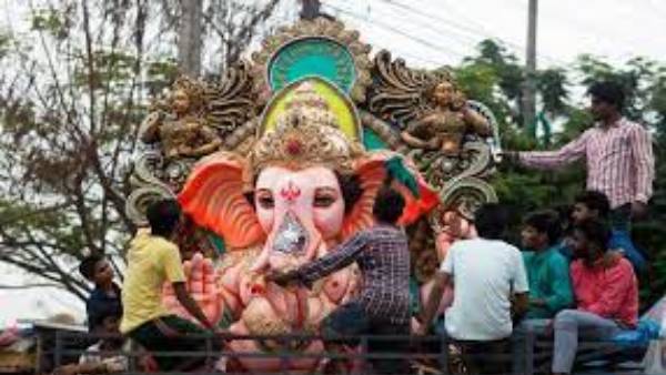 జగన్ టార్గెట్ గా వినాయక చవితి వేడుకలపై రచ్చ