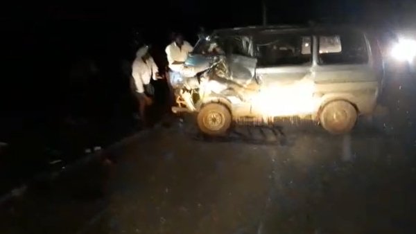 పోలీస్ స్టేషన్ కు వెళ్లిన యువకులు