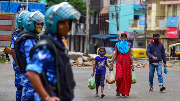 Killings of migrant labourers trigger exodus of workers from Kashmir Killings of migrant labourers trigger exodus of workers from Kashmir