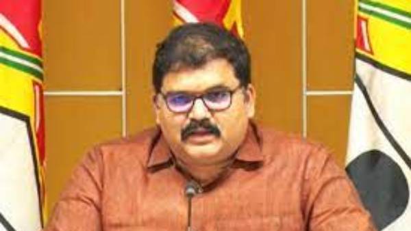 సీఎం జగన్పై అనుచిత వ్యాఖ్యలు: పలు సెక్షన్ల కింద పట్టాభిపై కేసులు