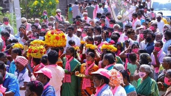 కమలాపూర్ మండలంలో ఎన్నికల ప్రచారంలో పాల్గొన్న బాల్క సుమన్