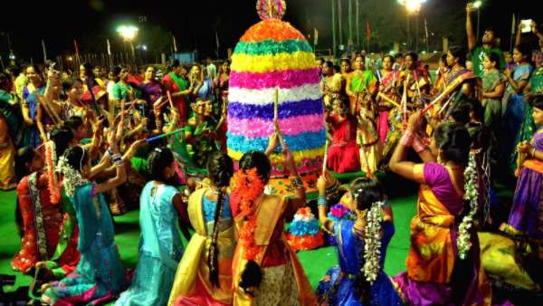 డాన్స్ వేస్తూ..