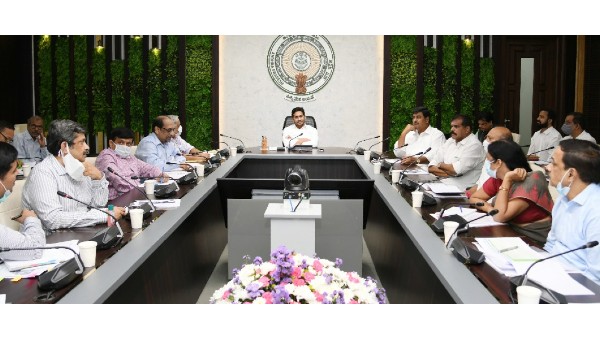 నిపుణులకు బాధ్యతలు అప్పగించాలి