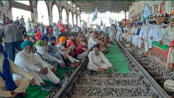 farmers protest against up killings hit punjab and haryana today, 160 trains affected farmers protest against up killings hit punjab and haryana today, 160 trains affected