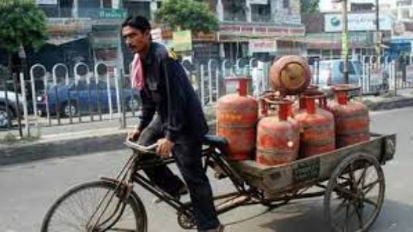 రేషన్ దుకాణాల్లో చిన్న సిలిండర్లు