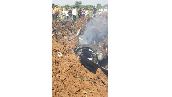 Indian Air Forces trainer aircraft crashes at Bhind in Madhya Pradesh, pilot injured Indian Air Forces trainer aircraft crashes at Bhind in Madhya Pradesh, pilot injured