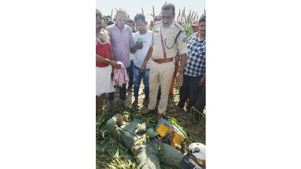 Indian Air Forces trainer aircraft crashes at Bhind in Madhya Pradesh, pilot injured Indian Air Forces trainer aircraft crashes at Bhind in Madhya Pradesh, pilot injured