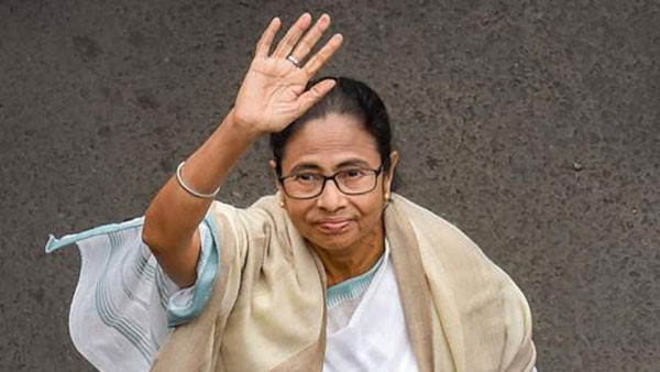 గోవా సీఎం అవ్వటానికి రాలేదు; ఢిల్లీ నుండి కేంద్రం దాదాగిరి ఆపటానికే వచ్చా: బెంగాల్ సీఎం మమతా బెనర్జీ 
